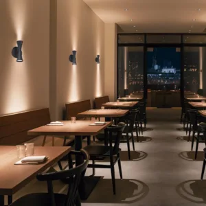 Aplique de pared modelo Alda en acabado blanco, latón o negro con doble foco GU‑10.