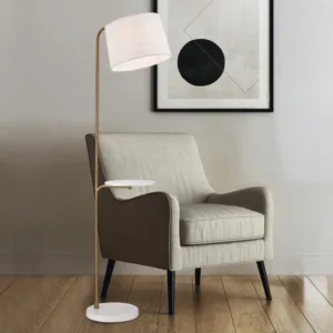 Lámpara de pie TAU en latón con pantalla de lino y bandeja metálica