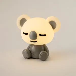 Lámpara infantil “Koala” – LED 3W 4000K, 3 intensidades y batería USB (blanco/gris) 5 Lámpara infantil con forma de koala blanca y gris, LED 3W 4000K, tres intensidades y batería USB