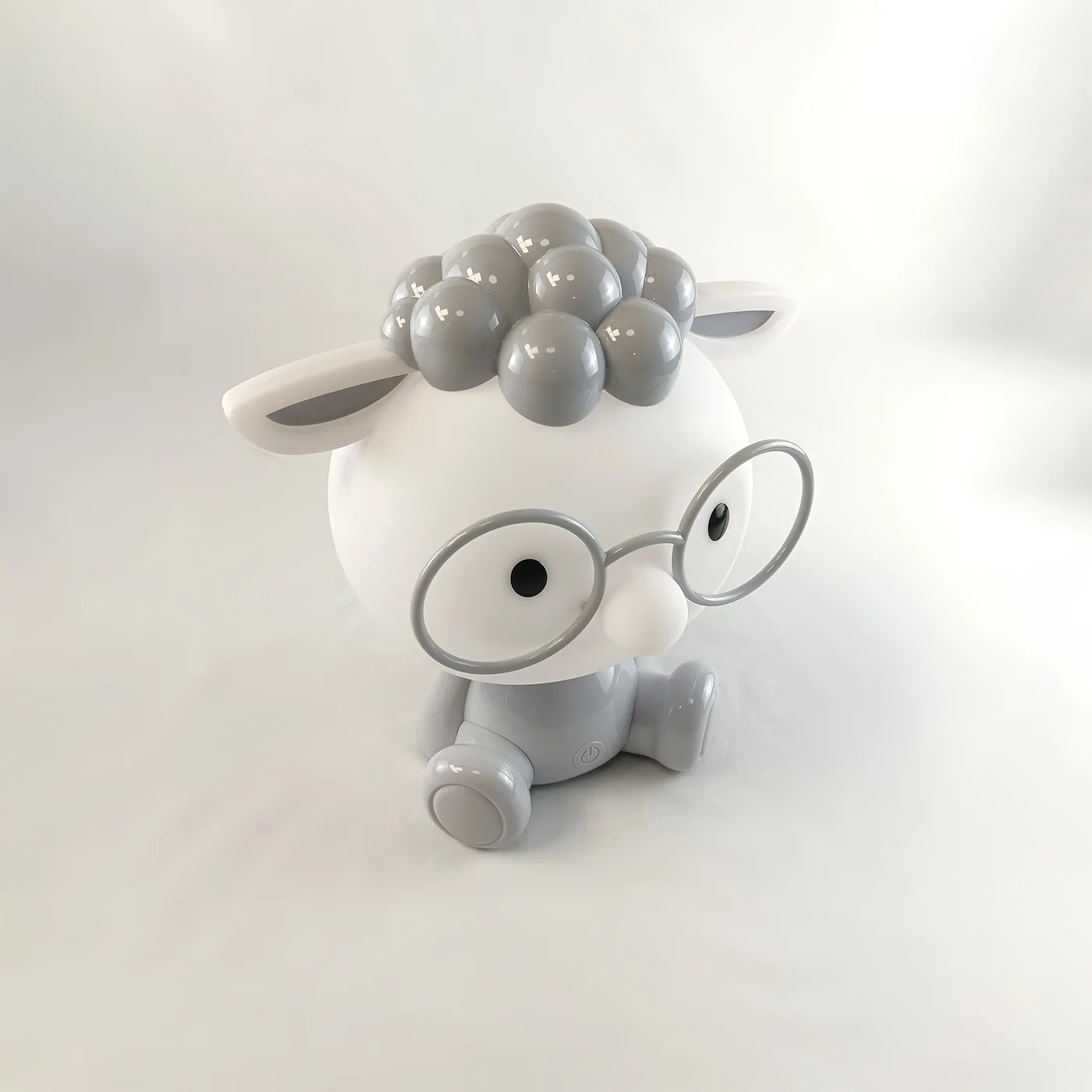 Lámpara infantil oveja LED “Sheep” – recargable USB y táctil Lámpara infantil con forma de oveja, LED 3W, luz neutra con 3 intensidades y batería recargable USB