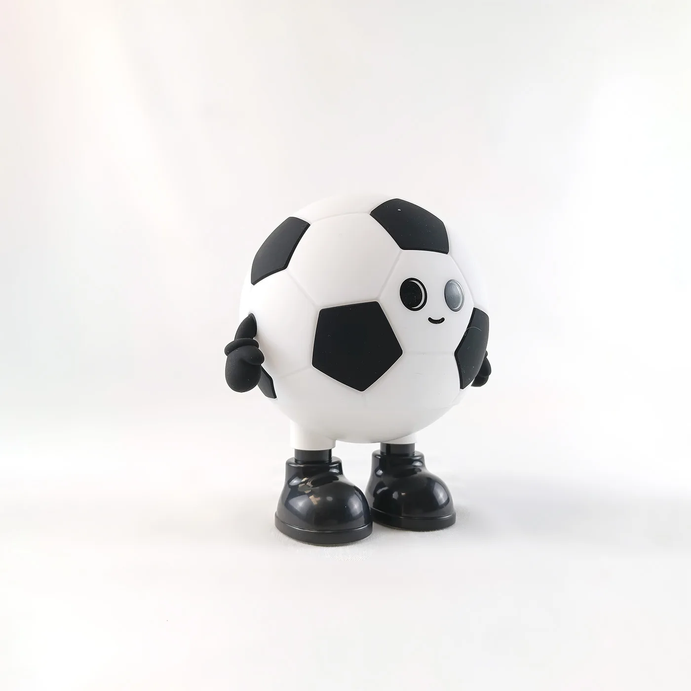 LM0248a-Lámpara infantil Footy – balón clásico con LED RGB Lámpara infantil con forma de balón de fútbol, LED RGB de colores cambiantes, blanca y negra