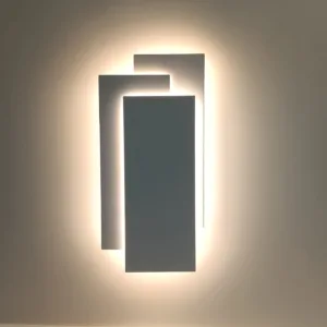 Aplique de Pared LED Orion en color blanco, negro o greige con tres temperaturas de color ajustables.