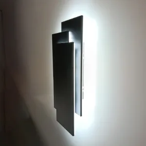 Aplique de Pared LED Orion en color blanco, negro o greige con tres temperaturas de color ajustables.