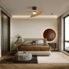 Ventilador ONA con aspas curvas orgánicas y luz LED regulable 3000–5000K, mando LCD